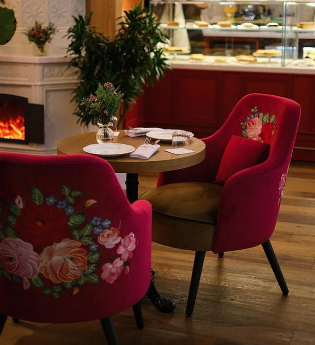 Не совсем обычная: в чем принципиальное отличие мебели для кафе и ресторанов?